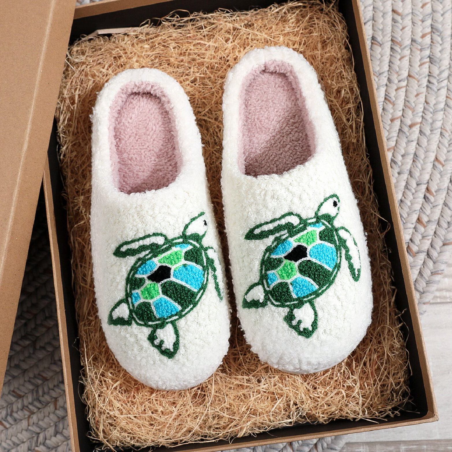 Zapatillas de felpa cómodas de algodón de felpa de suela gruesa para el hogar con bordado de patrón de tortuga animal marino, lindas zapatillas de interior cálidas antideslizantes, regalos personalizados para hombres y mujeres