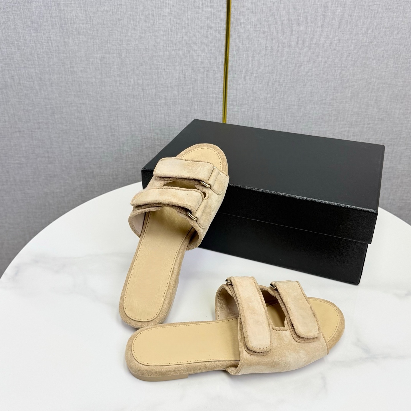 Sandales plates pour femmes à prix réduit, avec fermeture Velcro réglable, à bout ouvert, décontractées, pour l'été, antidérapantes, cadeaux