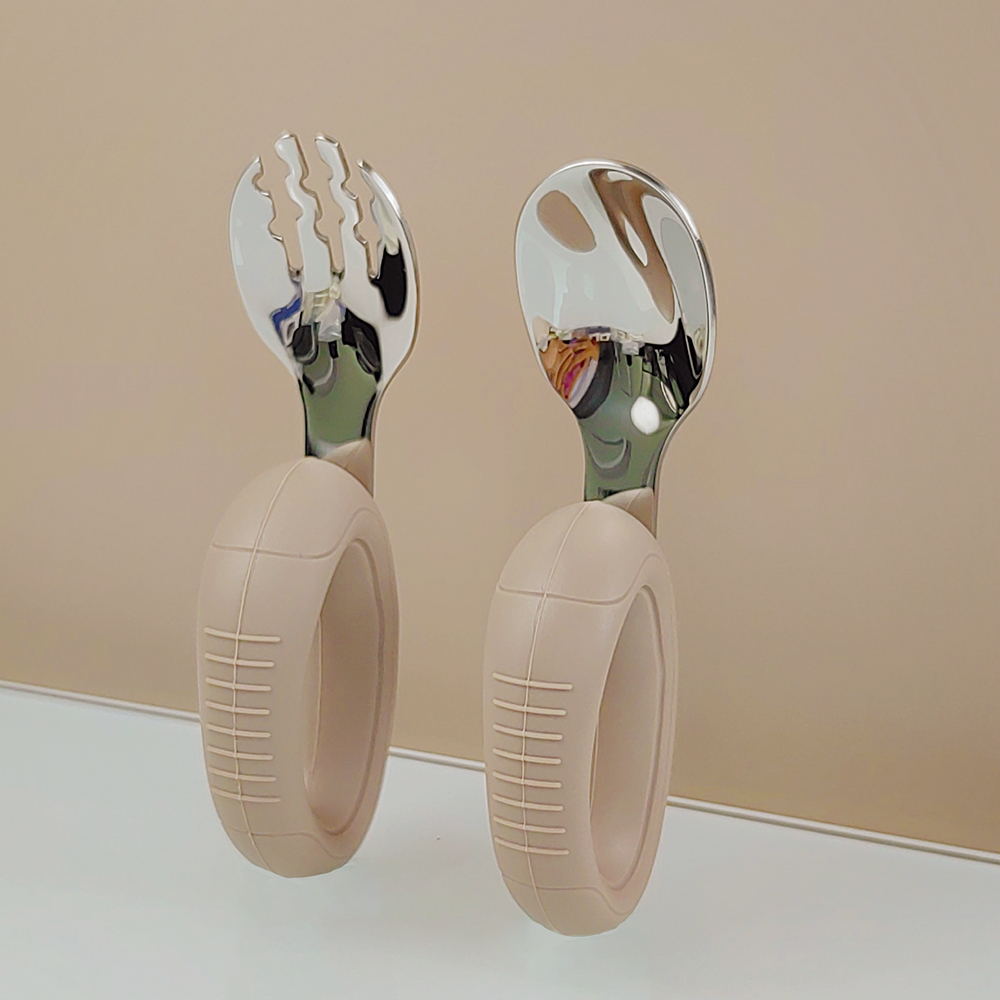 Nuovo Set di Forchetta e Cucchiaio in Acciaio Inox per Bambini con Manico Corto Facile da Impugnare e Punte in Silicone per l'Apprendimento dei Molari