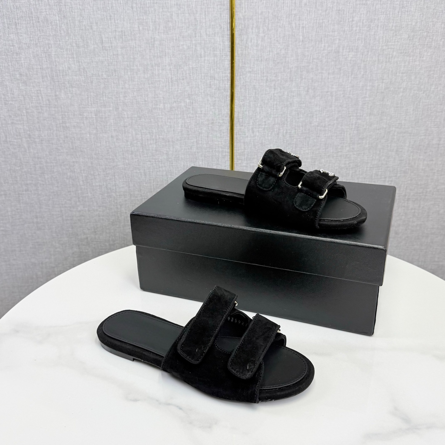 Nouvelles sandales plates d'été pour femmes, sandales à velcro, tongs, sandales de plage décontractées et élégantes, légères, parfaites pour les cadeaux de vacances