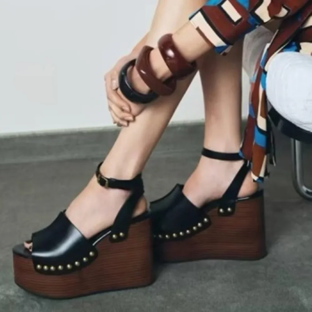 Plattform Metall Niet Slingback Sandalen Sexy Spitz Matten Leder Knöchel Schnalle Neue Ankünfte Mode Frauen Schuhe