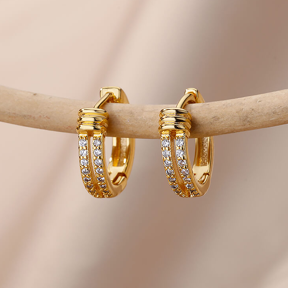 Anting Hoop Zirkon Kubik untuk Wanita Anting Baja Tahan Karat Warna Emas Mewah Tren 2026 Perhiasan Telinga Estetika Tindik aretes