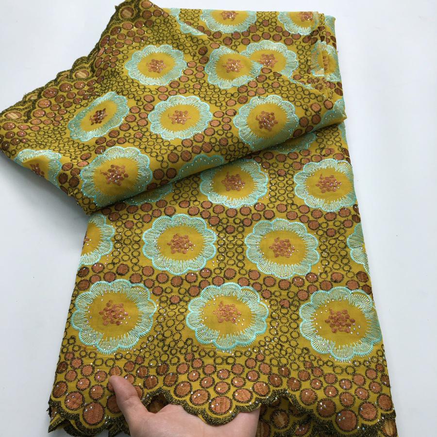 2025 tela de encaje nigeriano de algodón bordado de alta calidad 5 yardas tela de encaje de algodón africano vestido elegante para mujeres coser A4233