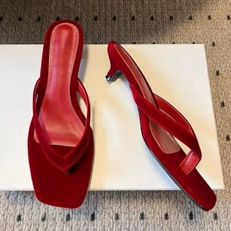 Rood Satijn Kitten Hak Ontwerp Slippers Vrouwen Zomer Sexy Clip Teen Merk Slippers Comfort Vierkante Neus Outdoor Casual Strand Schoenen