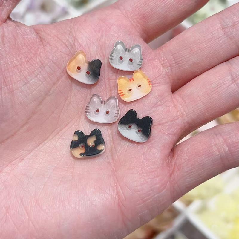 20 ชิ้น กระดุมรูปแมวน่ารัก 2 ตา ขนาด 12/17 มม. กระดุมเรซิ่นลายการ์ตูนแมวหลากสี สำหรับ DIY เสื้อผ้าเด็ก หมวก ถุงเท้า
