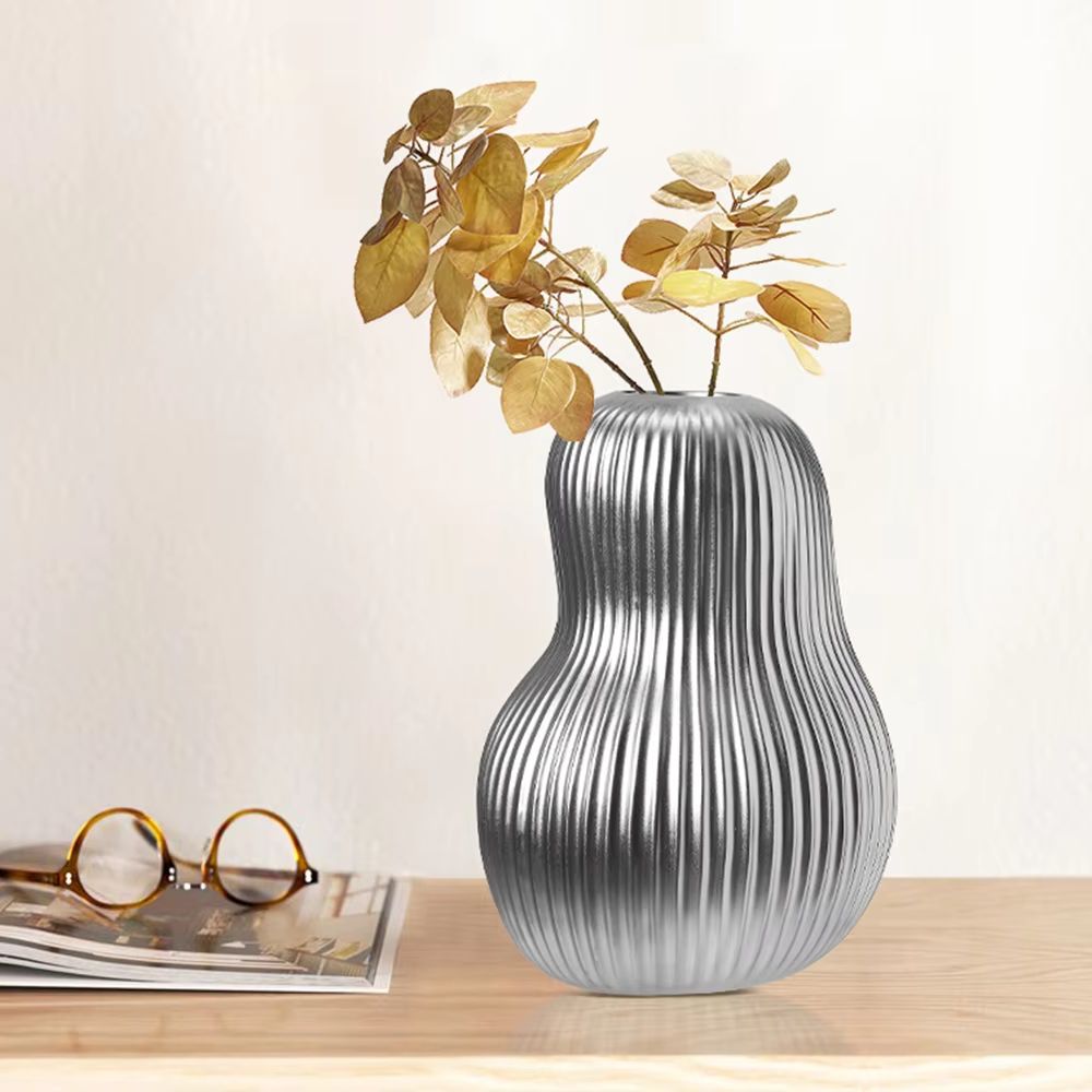Artystyczny wystrój ceramicznego wazonu z tykwy