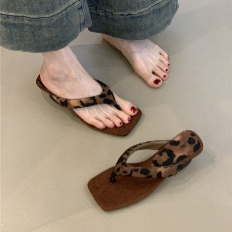 Modische Clip-Toe Keilabsatz-Pantoletten für Damen, Eleganter Street-Style für Bankette und Urlaub, 2026 Neue Leoparden-Sommerschuhe