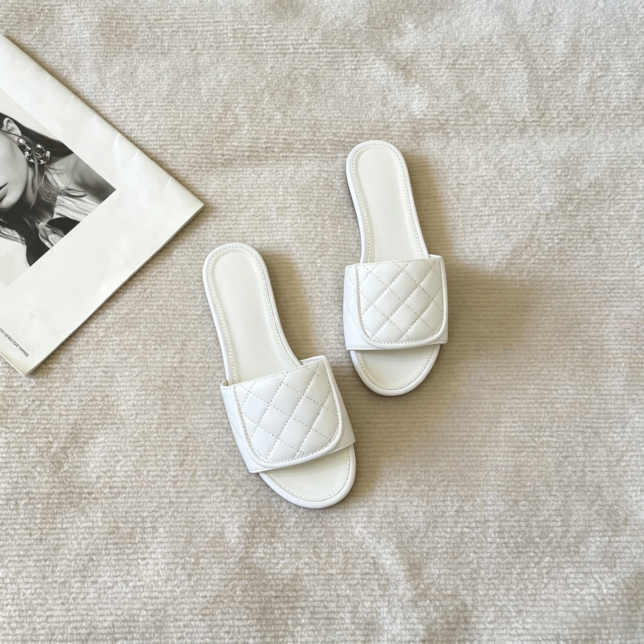 Chaussures plates pour femmes à prix réduit, motif diamant classique, sandales réversibles intérieur/extérieur avec boucle de sac à dos, cadeaux 25SS