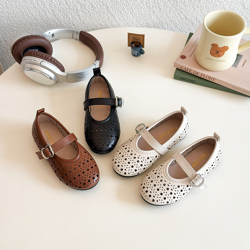 Nuevos zapatos de princesa de verano con agujeros para niños, mocasines de suela blanda para estudiantes de escuela individual, otoño