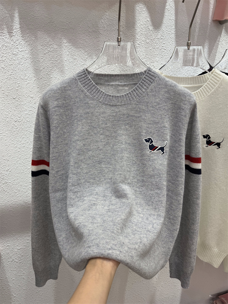 ルーズ刺繍ニットセーター女性の冬のファッション多用途ベースレイヤーラウンドネックニットトッププラスサイズカジュアルスタイル