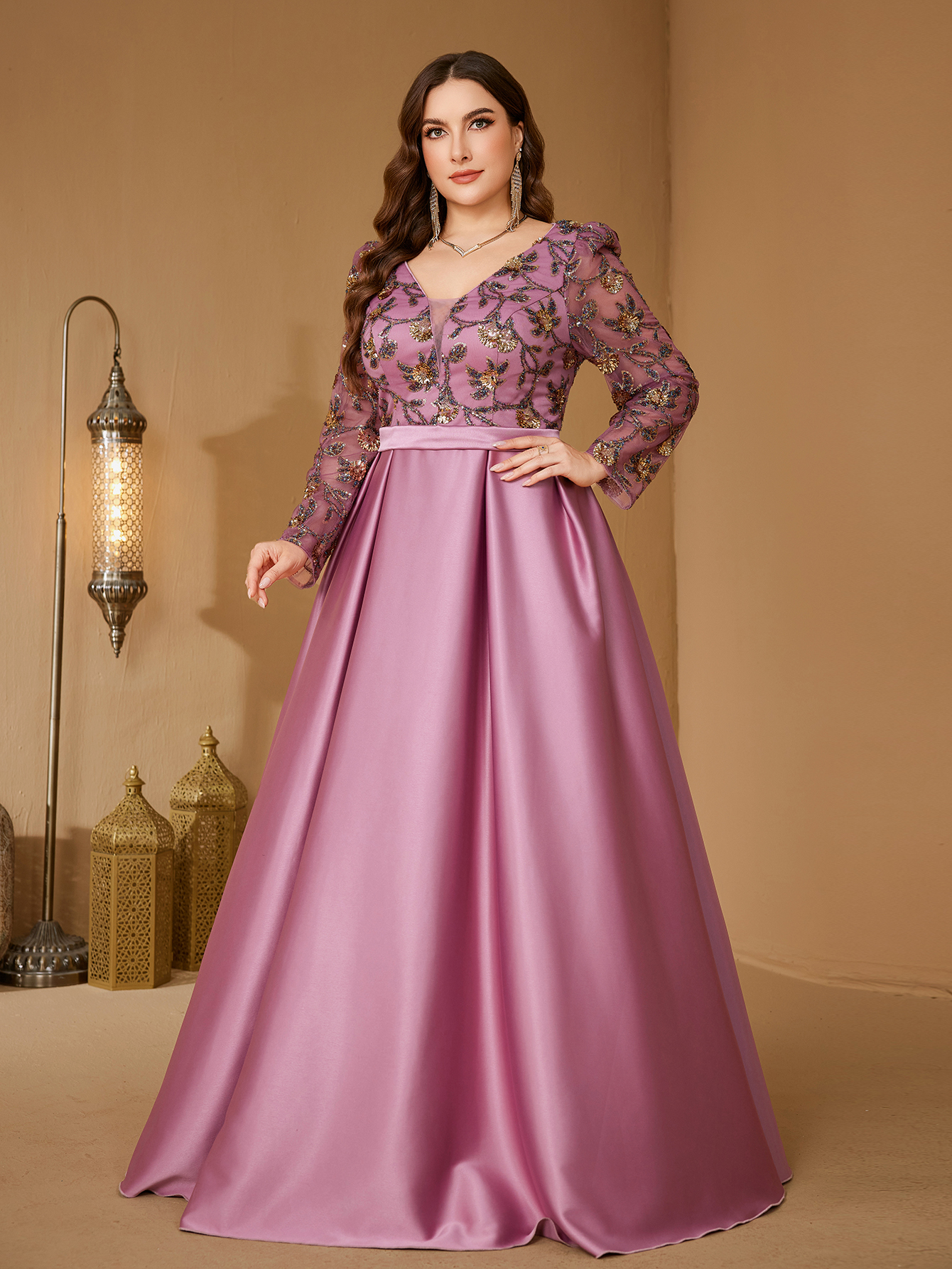 UNITHORSE Plus Damen-Abendkleid mit Stehkragen, Cape-Ärmeln, Pailletten-Patchwork und Schlanker Passform aus Chiffon