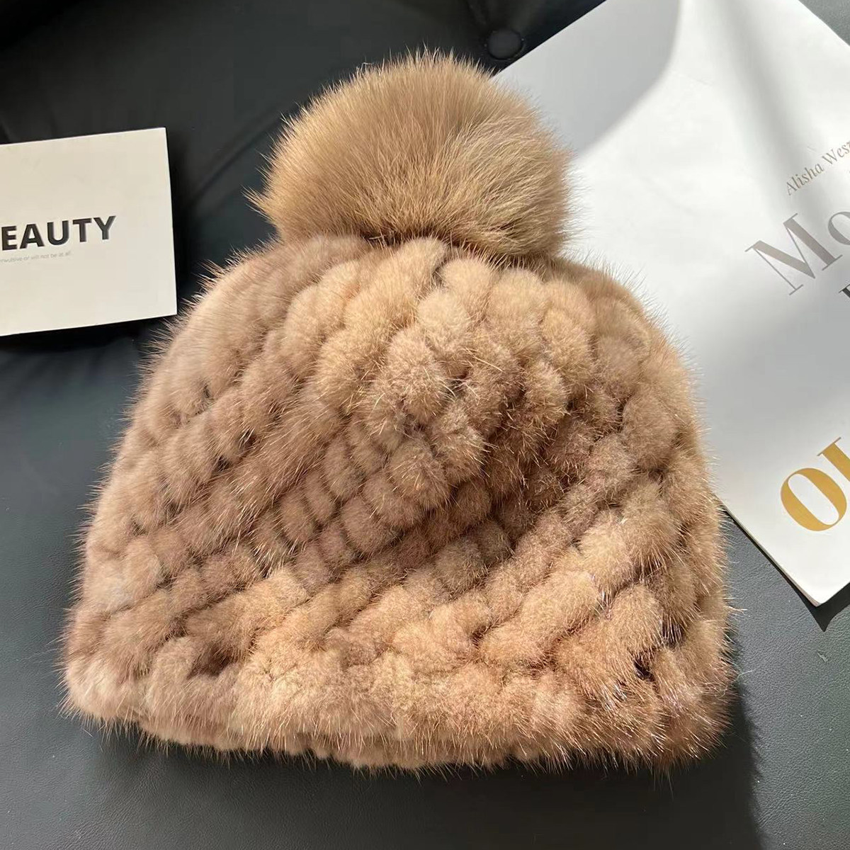 Echte Nerzfellmütze für Damen, Wintermütze im Trapper-Stil, Gestrickte Nerzfell-Beanie mit Fuchsfell-Pompons, Mädchenmützen