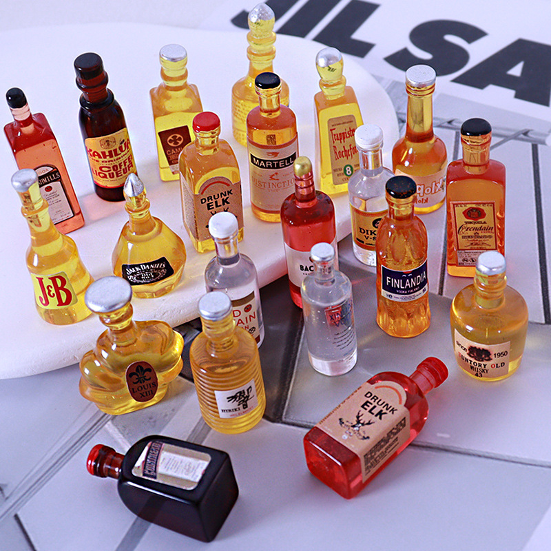 Botella de agua en miniatura para casa de muñecas, modelo de botella de vino extranjera, bebidas, Mini juego de cocina para muñeca, comida, accesorios de juguete, regalo, 10 Uds.