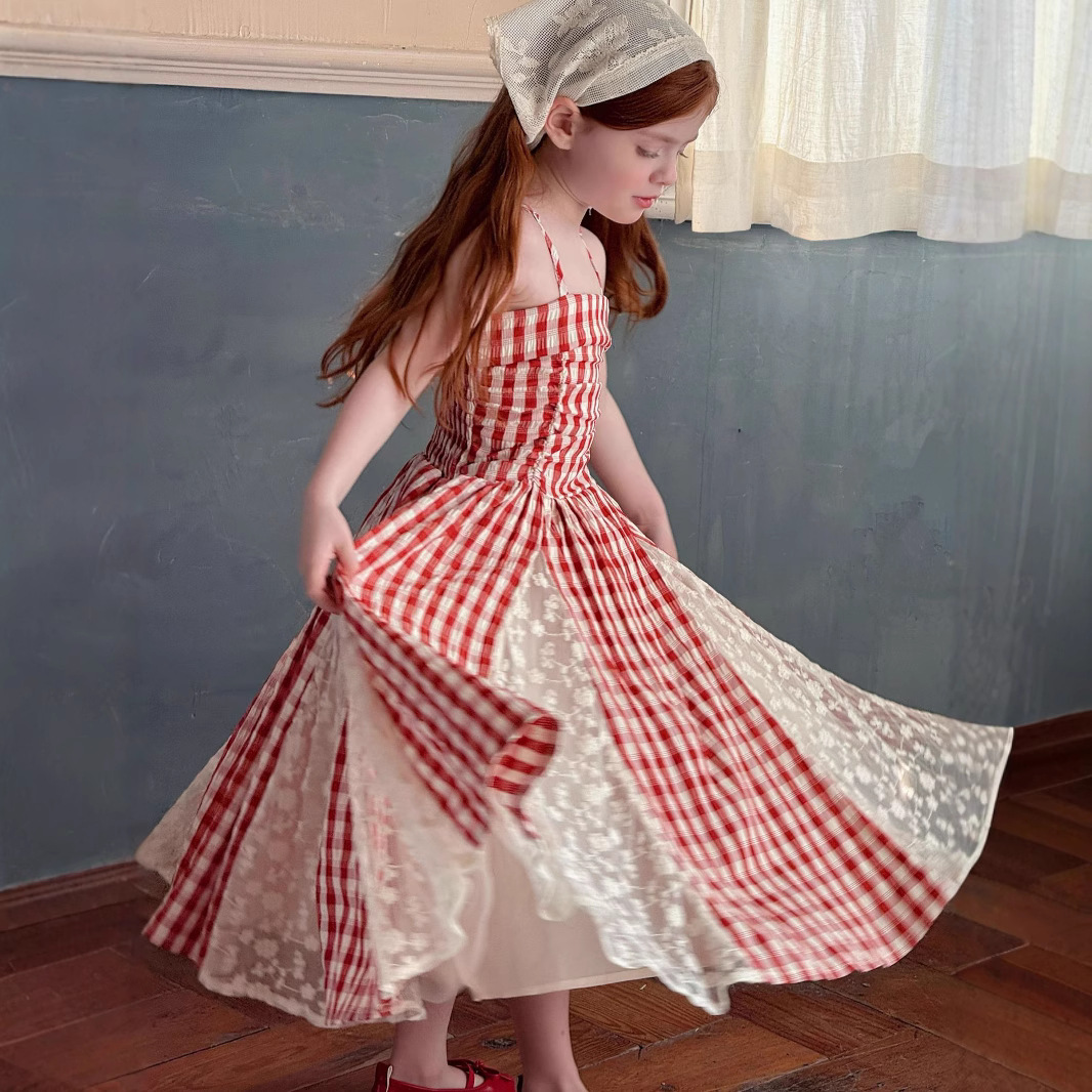 2025 verão novas crianças vestido longo de fadas para meninas francês vermelho xadrez renda emenda vestido de alça de renda