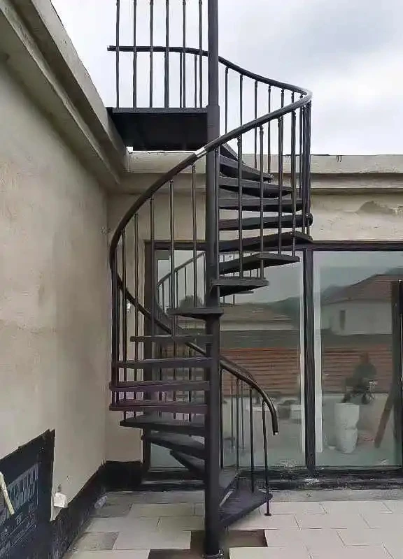 Obrotowa zewnętrzna zintegrowana drabina przeciwpożarowa Zewnętrzny filtr przeciwsłoneczny, antypoślizgowy, przeciwdeszczowy Poddasze Duplex Schody Dostosowane Manufa