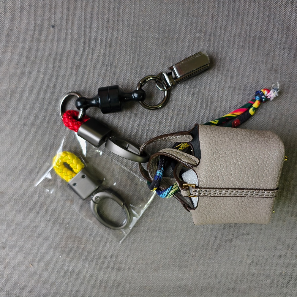 Portachiavi magnetico elastico per auto, supporto per putter, accessorio da golf.
