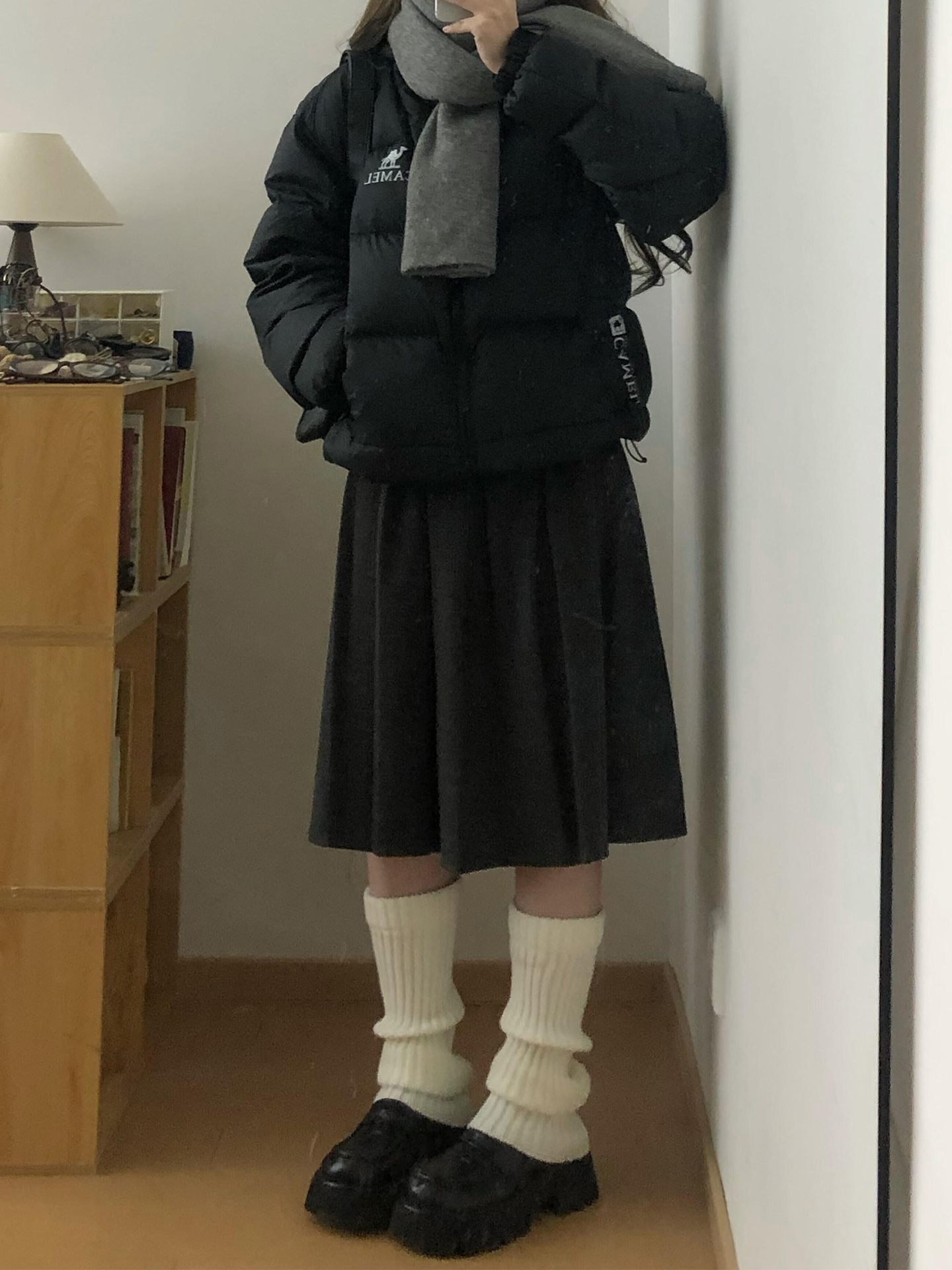 秋冬の華やかなプラスサイズハーフスカート、Aラインプリーツウールスリムミディスカート、女性向け、体型を美しく見せる通勤スタイル
