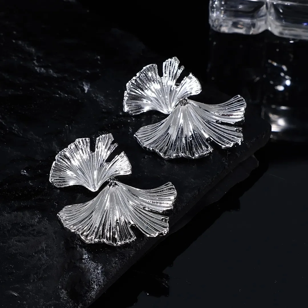 Simple Silver สีโลหะพืชขนาดใหญ่ Ginkgo Leaf ต่างหูแฟชั่น Statement ต่างหูเครื่องประดับของขวัญ Pendiente