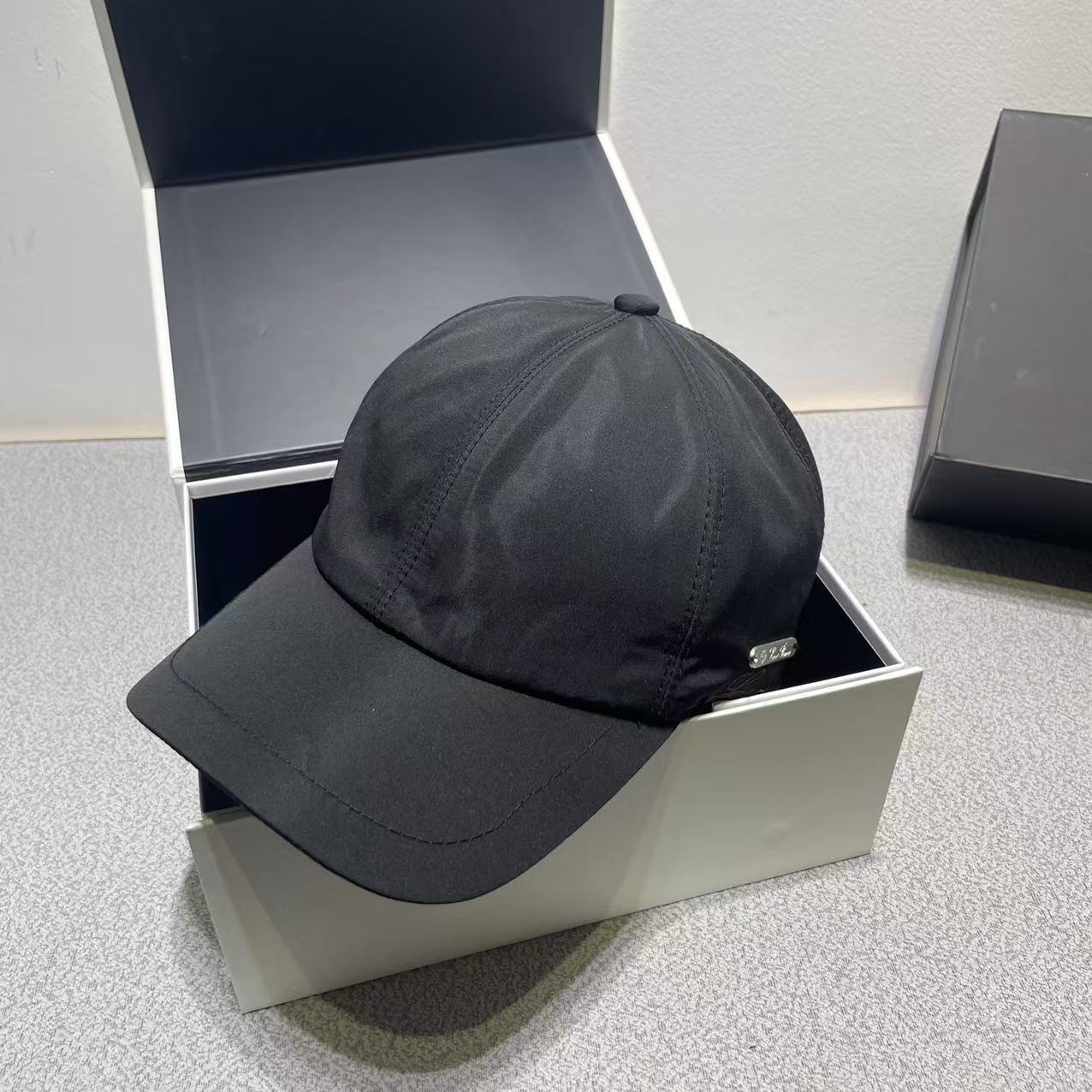 Topi baseball bordir dengan huruf, topi matahari standar besi, topi matahari multifungsi kasual pria dan wanita
