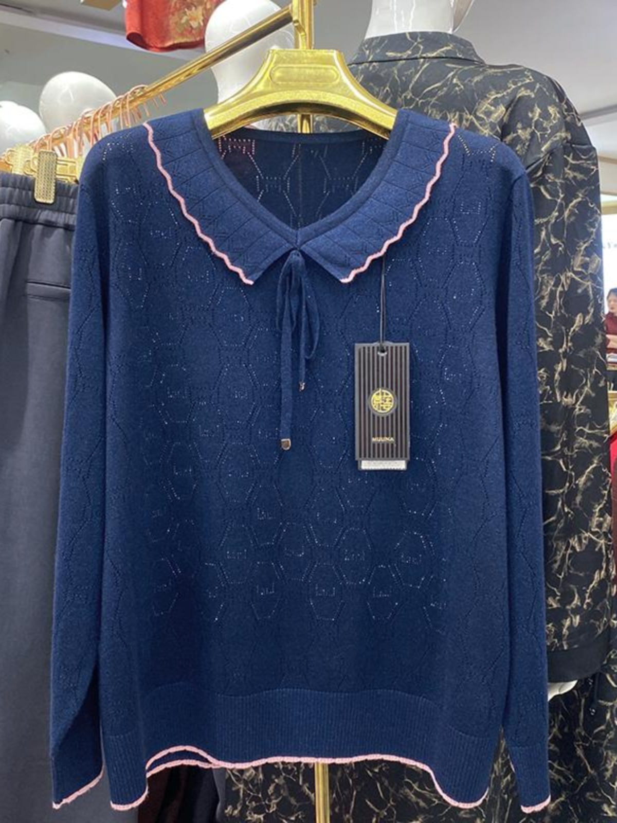 MuLian GAO Nível Sensation Tema Strass Outono Fino Camere Pequeno V-ne Tamanho Grande Roupas Mamãe 4306 Ele Faion