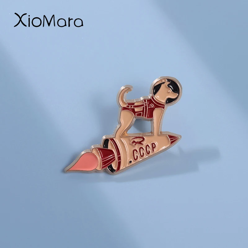 Funny Space Rocket Dog Brooch Enamel Pins Creative Cartoon Astronaut Dog Lapel Badges Collar Pin Jewelry Accessory Gift for Kid