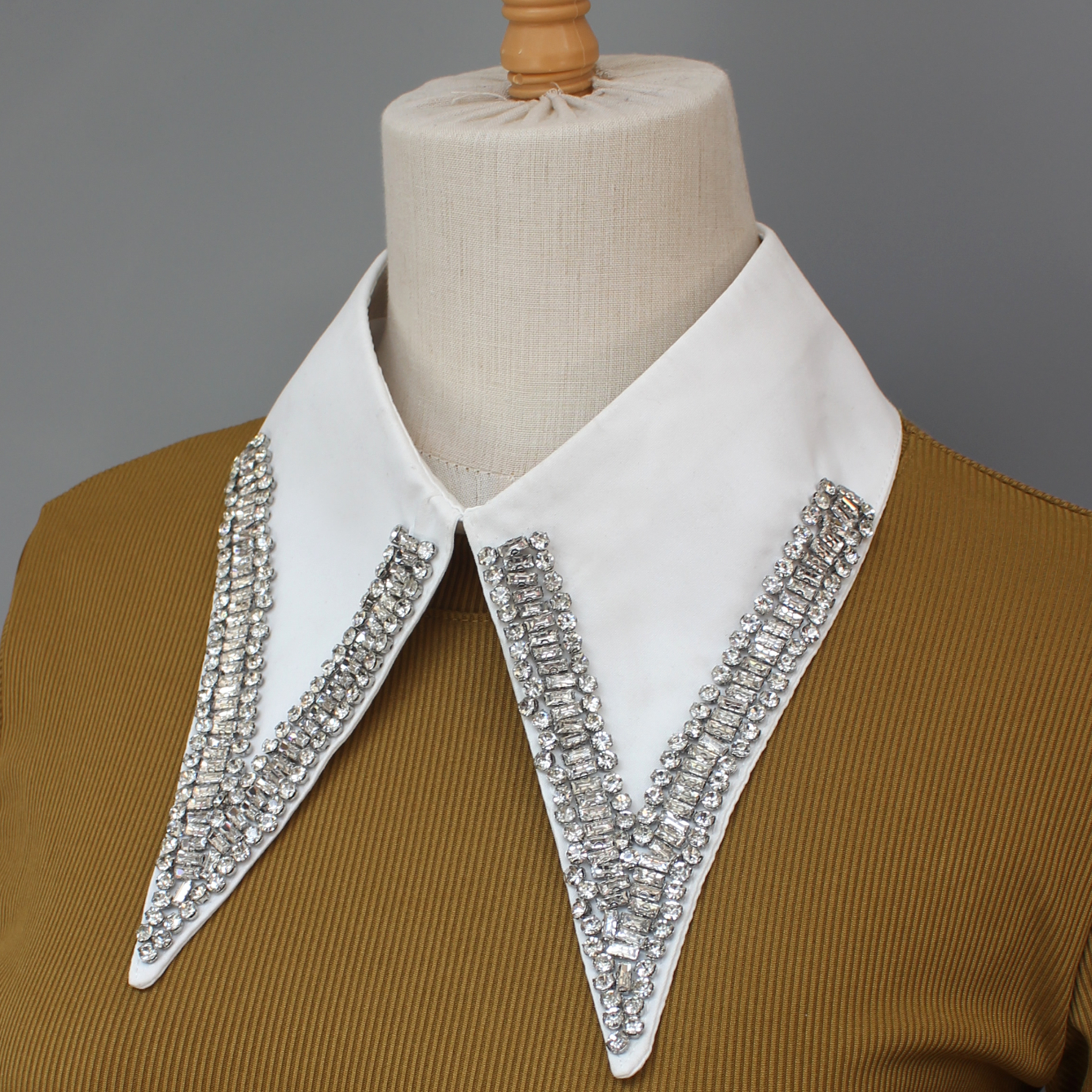High-quality luxurious false collar. Deluxe version. Shiny collar. Retro, hand-embedded diamonds. Lady's decoration. For spring,