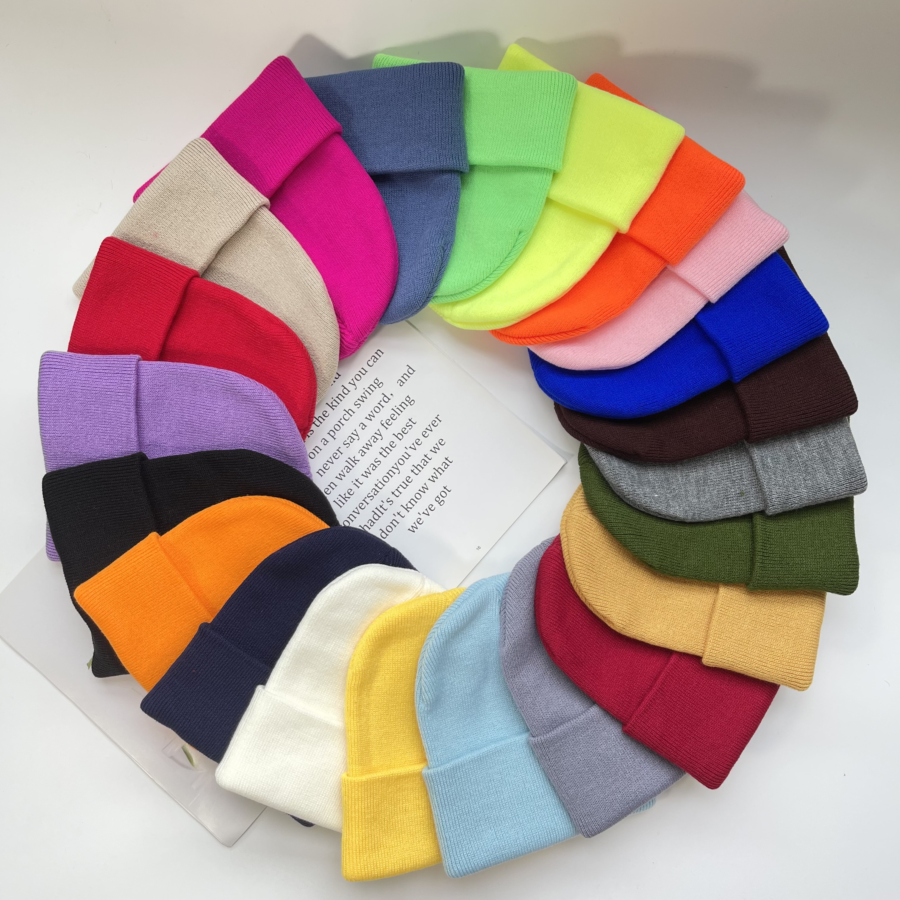 Gorro Unissex Colorido de Malha para Clima Frio com Protetores de Orelha Macios