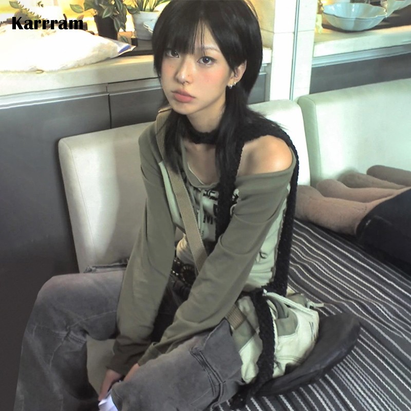 Karrram 日本 Y2k オフショルダー Tシャツ グランジ 美学 グラフィティ プリント 長袖 Tシャツ ヴィンテージ 原宿 ストリート 90s