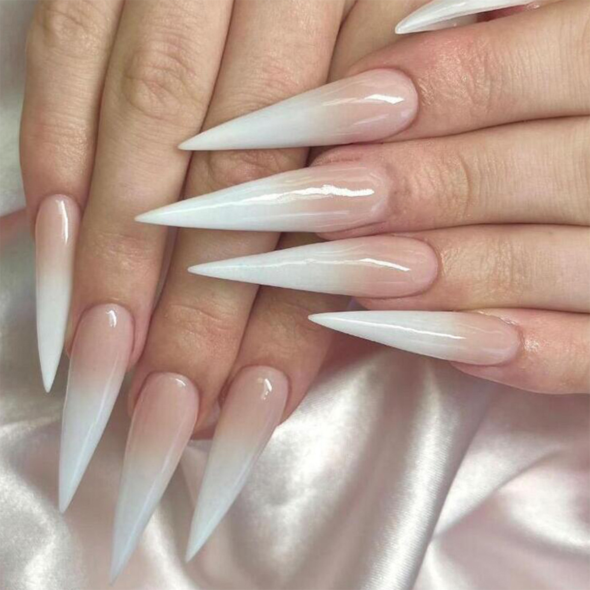 Tendances de la mode 24 pièces/ensemble femmes filles Long Stiletto français blanc dégradé couverture complète portable faux ongles presse sur Nail Art