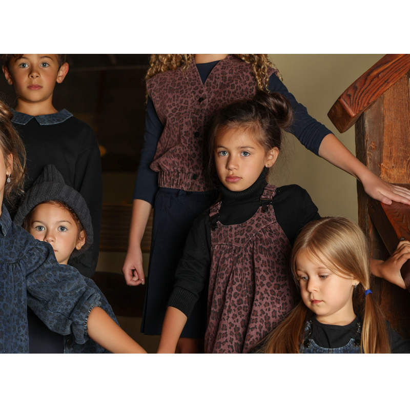 Coleção de Roupas Ali Co AW26 em Denim com Estampa de Leopardo para Meninos e Meninas: Vestido, Saia, Camisa, Colete e Macacão