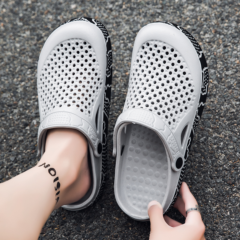 Chinelos Masculinos Tipo Clog com Design Respirável e Furos, Leves, com Tira Traseira Ajustável, para Verão, Uso Multiuso em Banheiro, Praia e Jardim