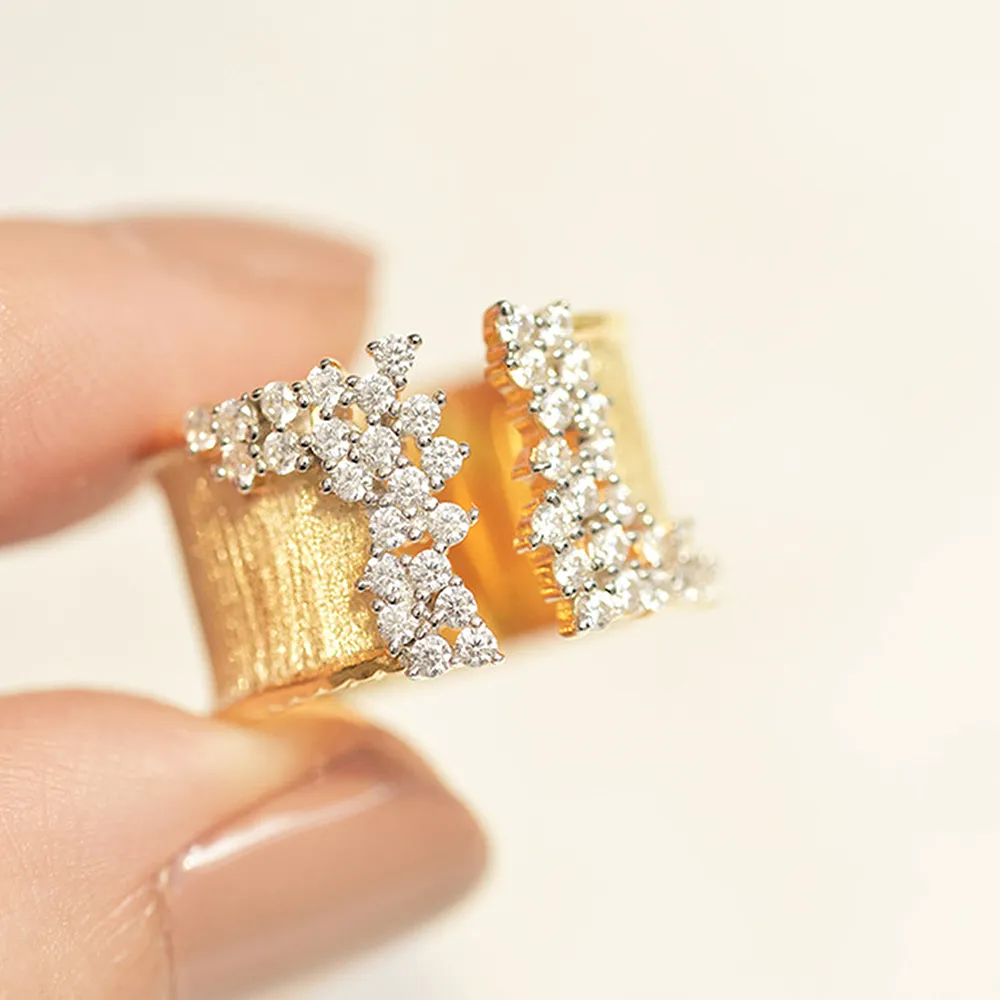 Huitan 2022 nova moda feminina anel de dedo com pedra cz efeito trefilamento cor ouro anéis largos luxo feminino jóias festa