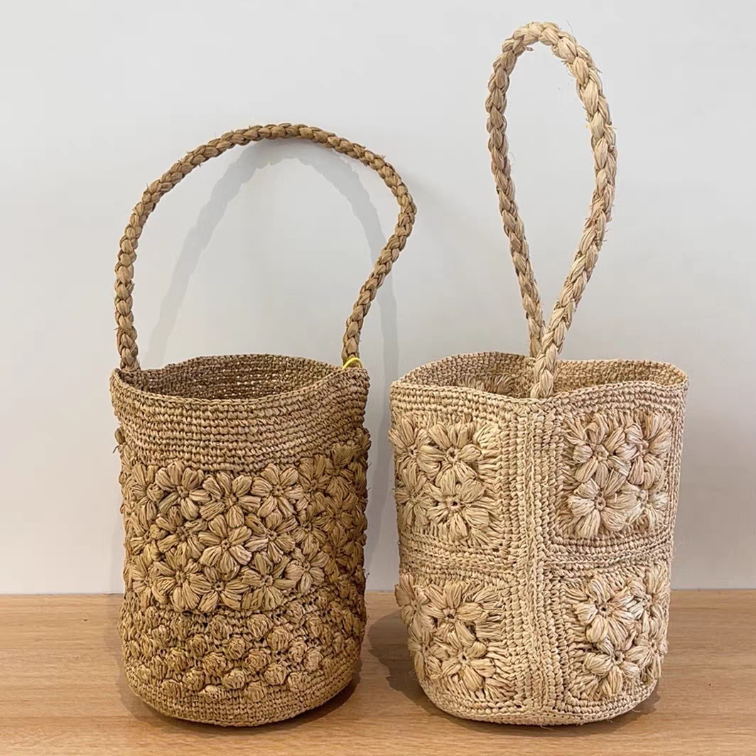 Geweven schoudertas van raffia-stro met reliëf bloemenmotief, dames zomer bohemian emmertashandtas, casual strandvakantie tas, lichtgewicht