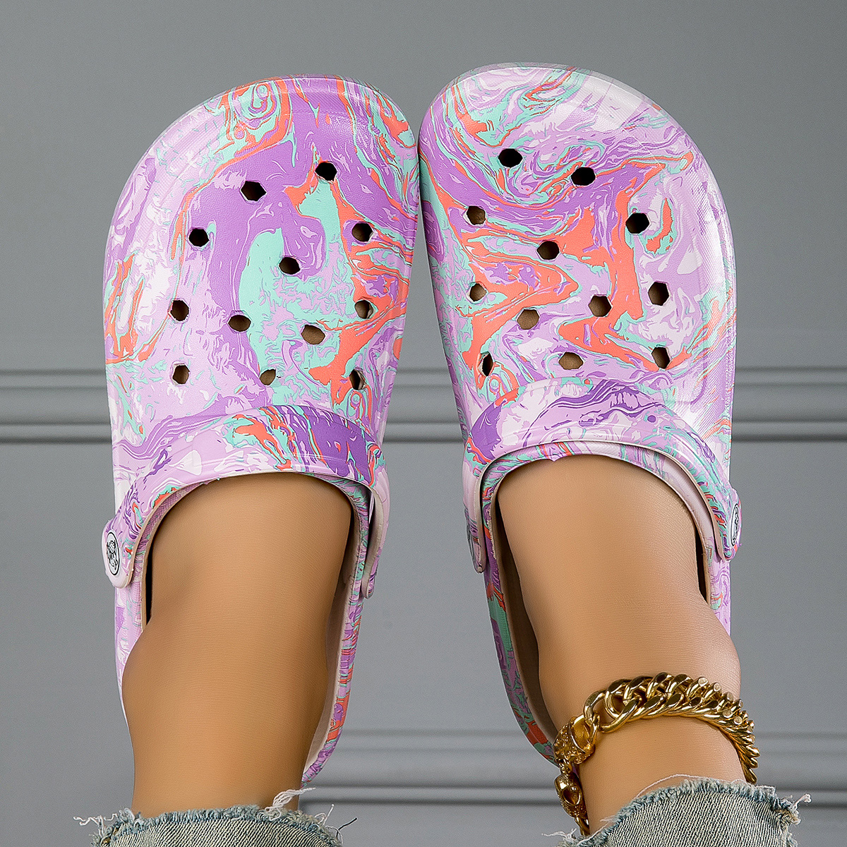 Garden Clogs Clogs Wanita Nyaman dengan Pola Tie-dye, Clogs Ringan yang Dapat Dipakai Dua Cara, Sandal Pantai Musim Panas Anti-Selip 666