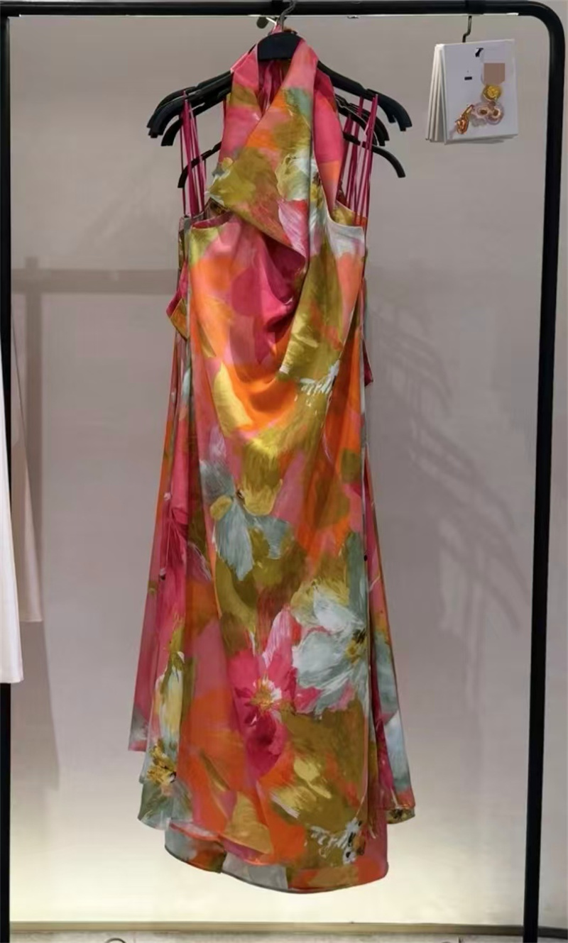 Vestido Largo de Verano 2026, Nuevo Estilo, para Mujer, Estampado, Cuello Halter, Textura Satinada, Elegante y Gracioso, para Vacaciones en la Playa