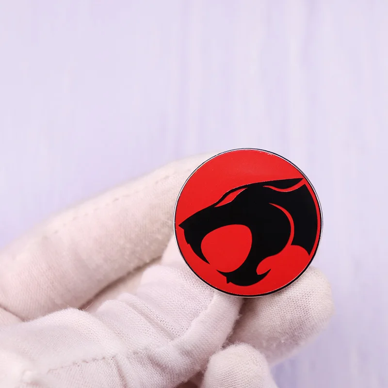 Брошь с логотипом Thundercat