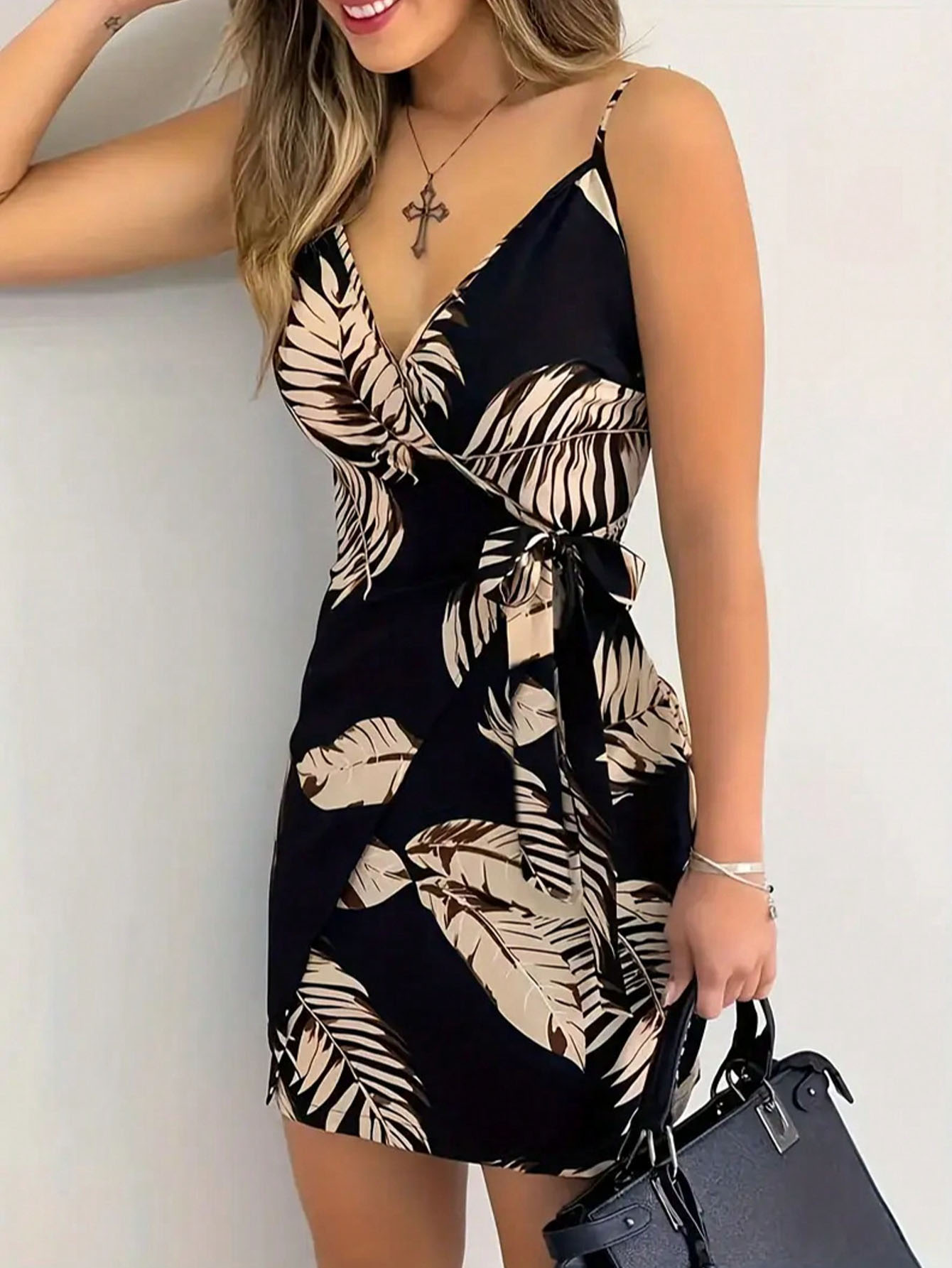 Damen-Minikleid mit Blumenmuster und Spaghettiträgern, lässiges Minikleid mit Bindedetail vorne, bequeme Passform, Minikleid für Freizeitkleidung, Damen-Sommerkleid