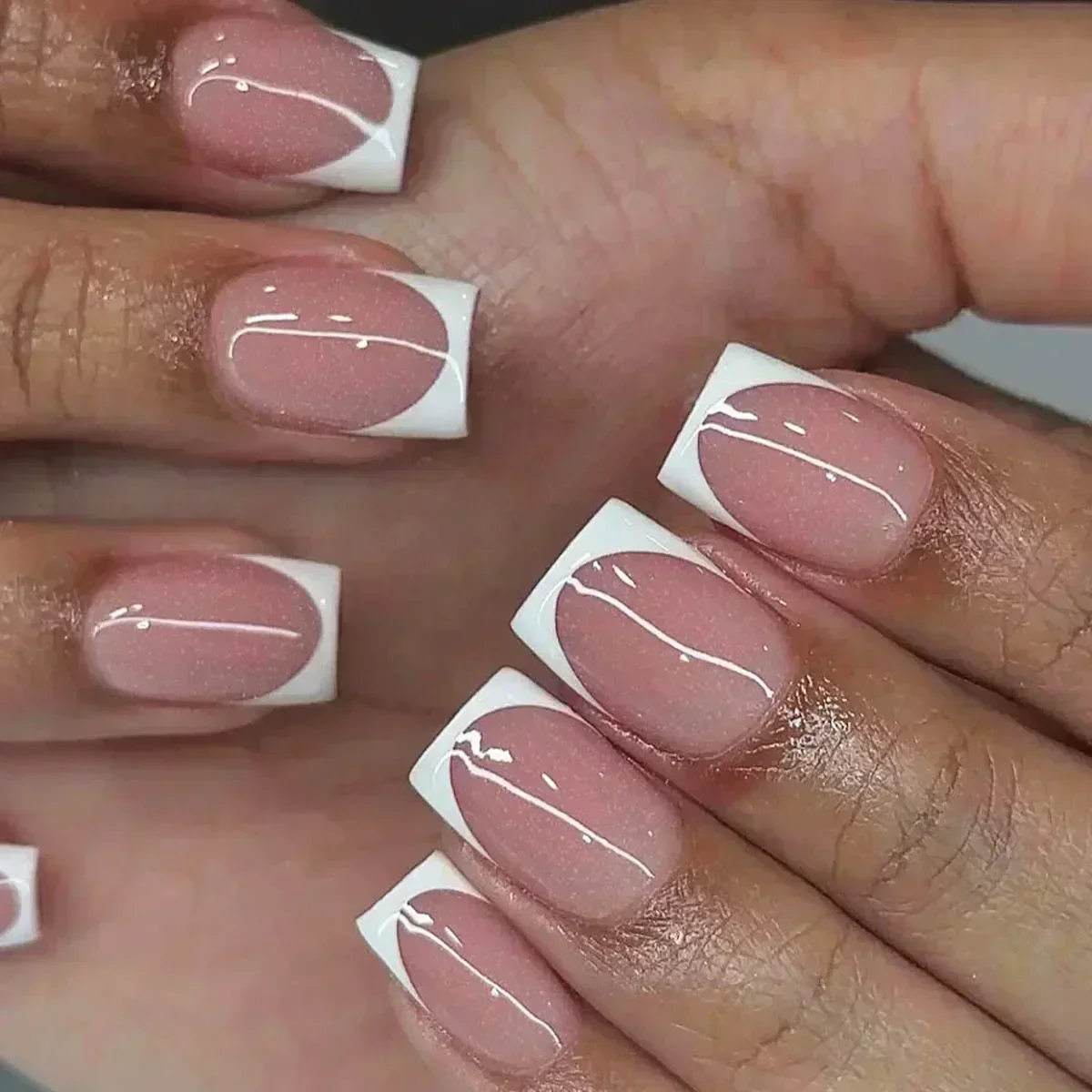 24 Stück gelbe einfache künstliche Nägel, kurze Sargkunst, künstlich, mit französischem Design, tragbare künstliche Nägel, vollständige Abdeckung, zum Aufdrücken von Nagelspitzen