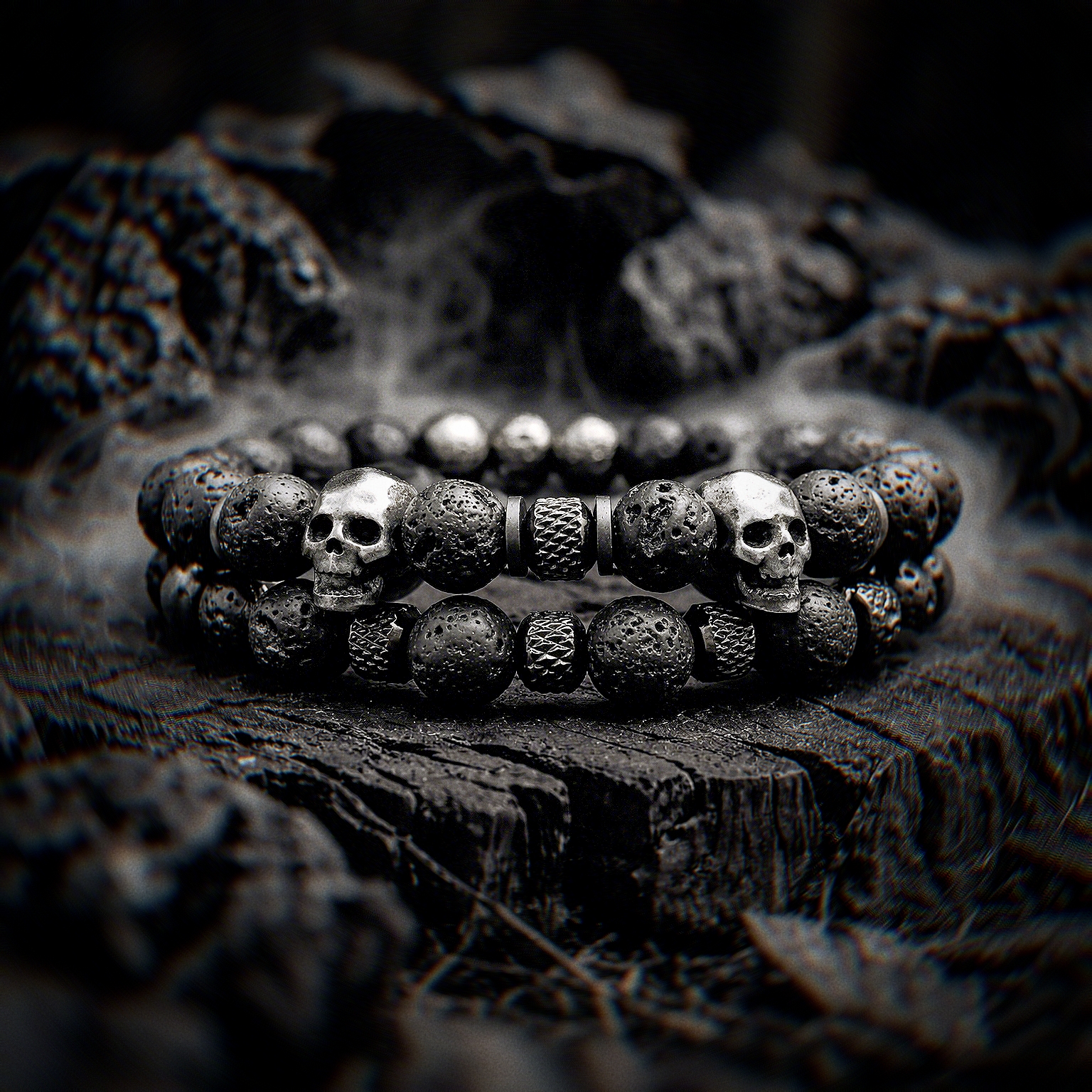 2 Stück elastische Herrenarmbänder – verstellbare Totenkopf-Perlen aus Edelstahl im Retro-Stil mit schwarzen Lavastein-Perlen, Schmuck