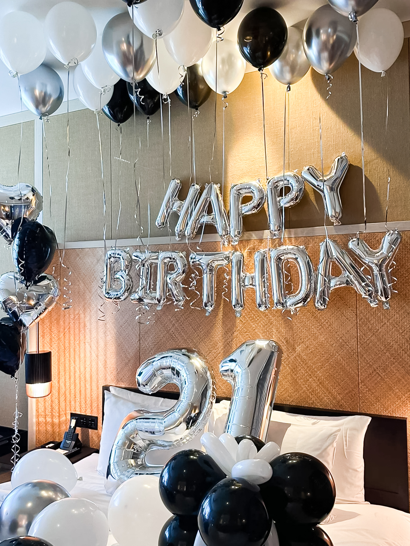 Set di palloncini di buon compleanno bianco, nero, argento e bianco da 16 pollici, adatto per la decorazione della scena della festa di buon compleanno, festa di Capodanno