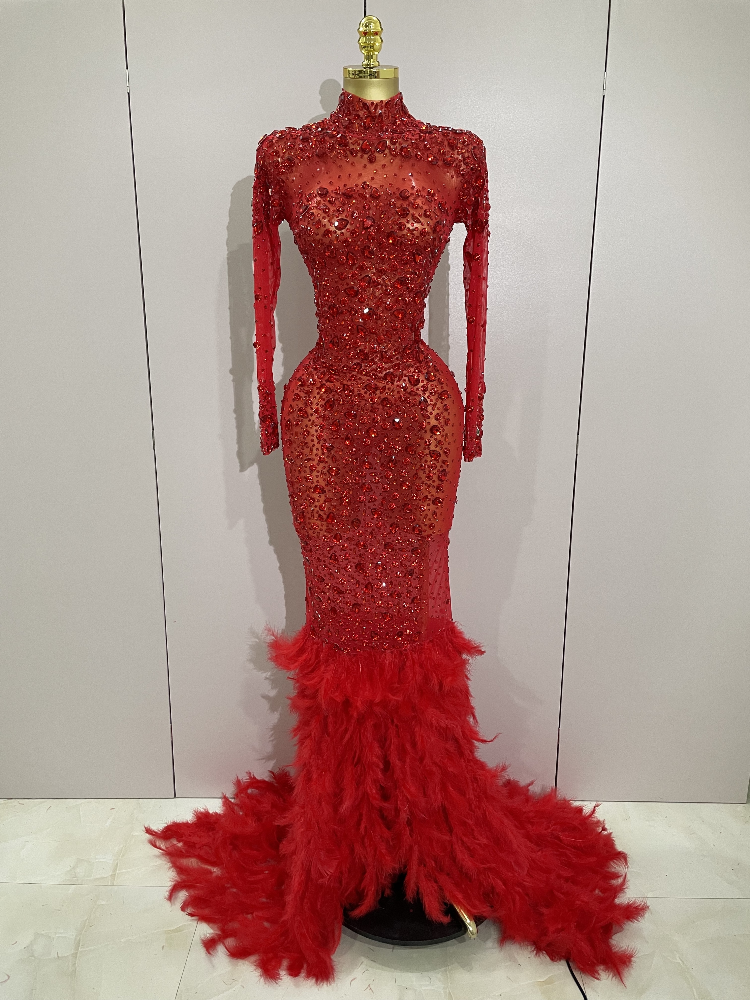 2025 nuevo vestido largo de sirena de manga larga con plumas y cristales rojos brillantes para mujer, vestido de fiesta de cumpleaños de lujo para celebración de boda y graduación