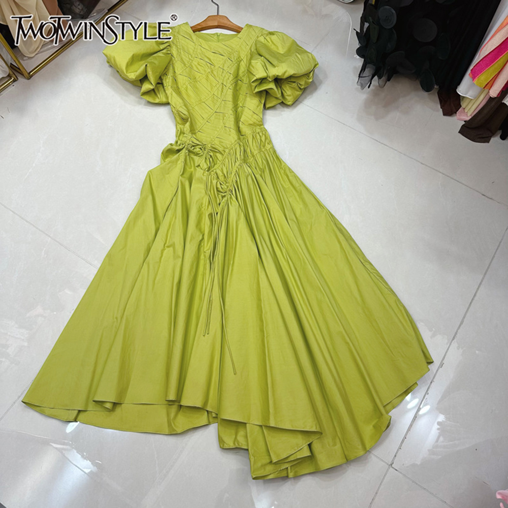 TWOTWINSTYLE Temperament Effen Jurken Voor Vrouwen Ronde Hals Bubble Mouw Hoge Taille Casual Plooien Jurk Vrouwelijke Stijl KDR538273