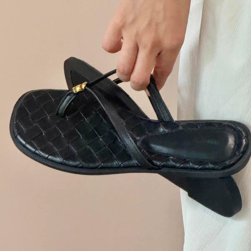 Nowe letnie klapki na niskim obcasie dla kobiet, modne buty z kwadratowym noskiem, retro proste sandały z prawdziwej skóry dla kobiet.