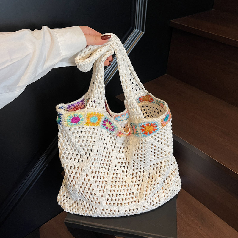Bohemian Handmade Beach Tote Bag Colorful Beads Floral Trim Natural Straw Crochet Shoulder Bag for Women Casual Bag for Travel