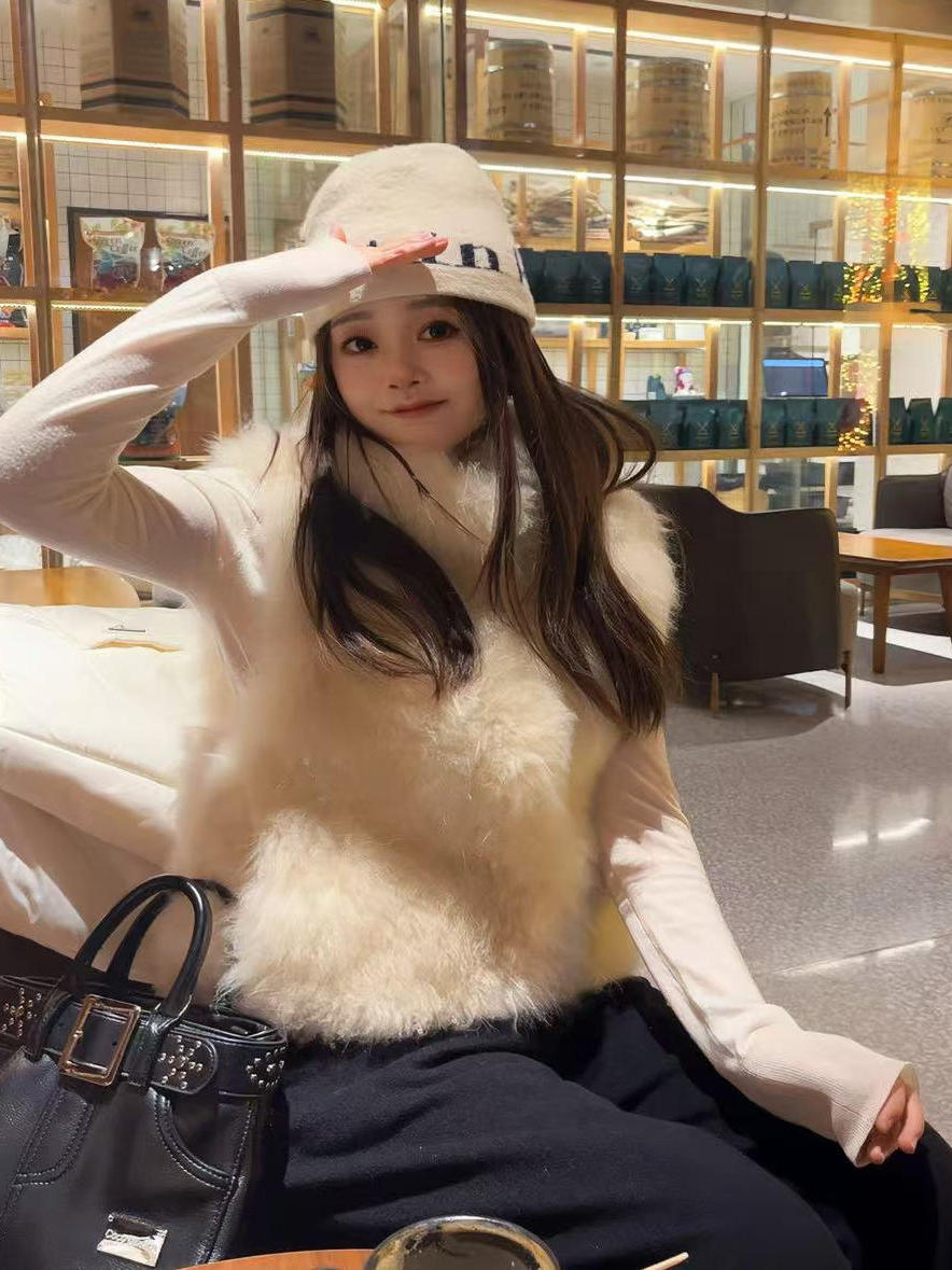 2025 New Women's  Fur Coat Medium Length Thi Warm Loose Versatile Faionable No-Sve Outerwear Daily Commute Sle