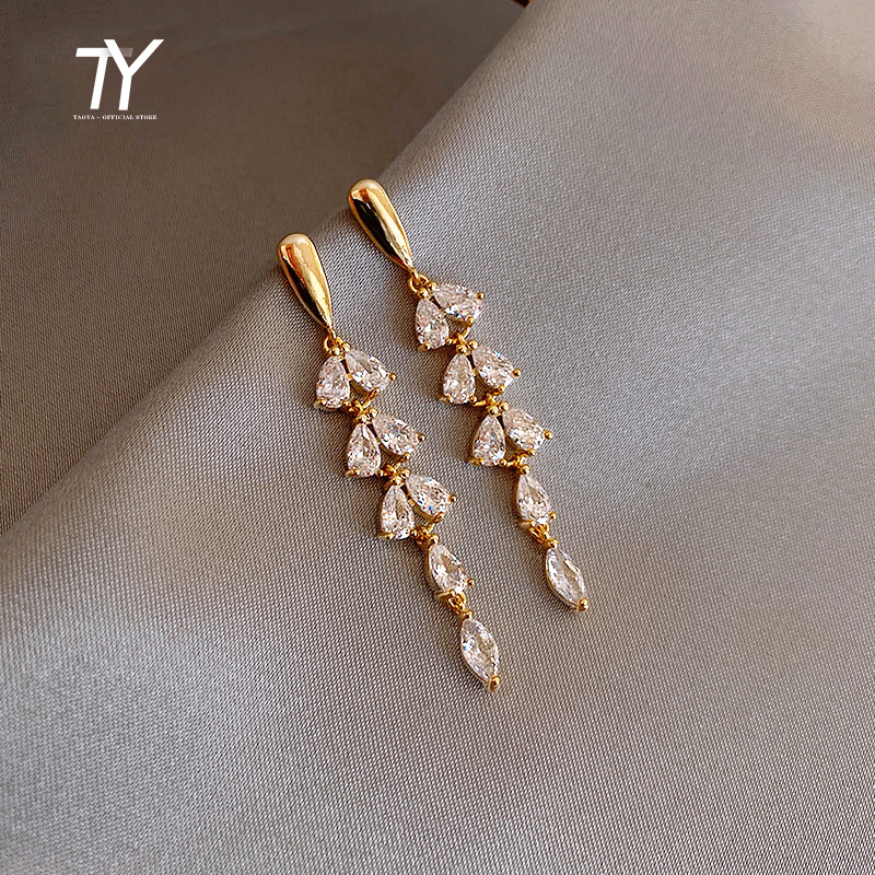 Boucles d'oreilles dorées brillantes en Zircon en forme de feuille pour femmes, nouveaux bijoux de mode pour fête de mariage, boucles d'oreilles de luxe inhabituelles pour filles