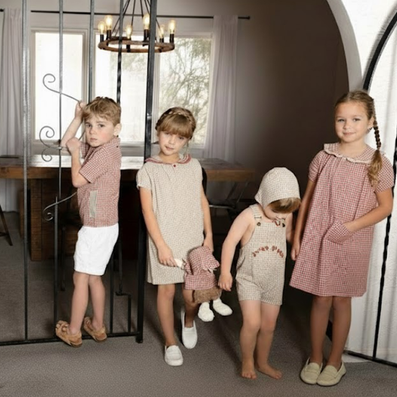 Conjunto de Verano Ali Co Gingham SS26: Vestido para Niñas, Pelele para Bebés, Camisa y Pantalones para Niños Pequeños