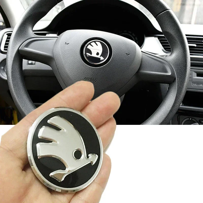Interior de coche de 42mm para SKODA Kodiaq Yeti Rapid Spaceback Fabia 1 2 Karoq Octavia A5 RS superb pegatinas con emblema del volante