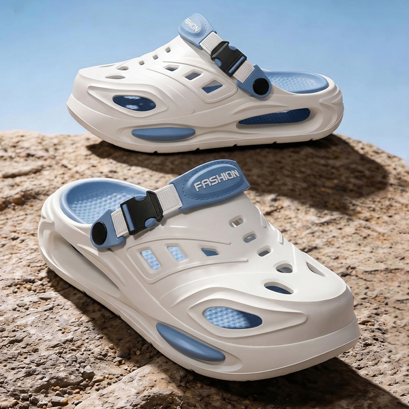 Zoccoli Leggeri in EVA con Fondo Spesso da Uomo, Moda Estate 2026, Sandali da Spiaggia Designer Patchwork Scavati, Scarpe Acquatiche e Ciabatte da Uomo