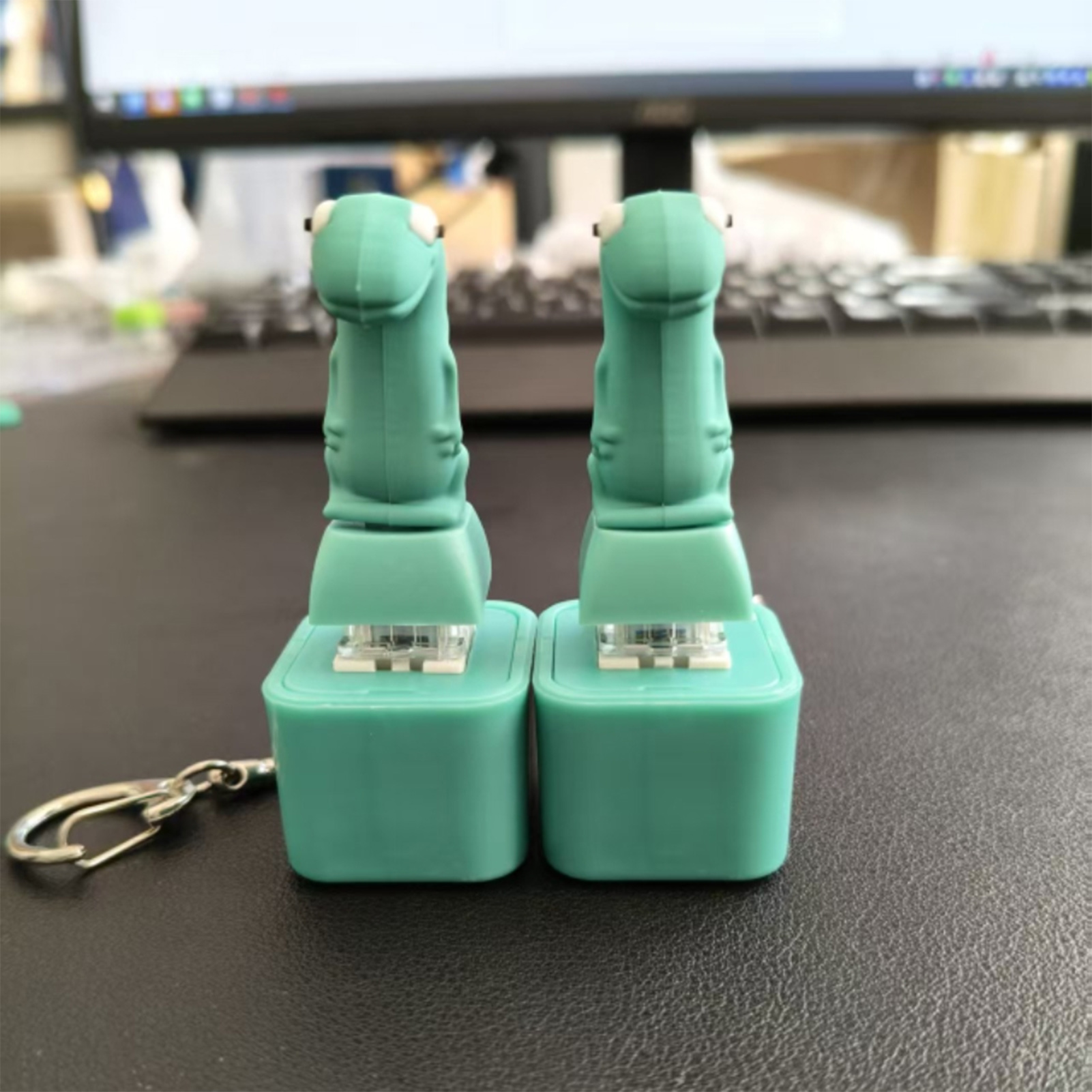 Lizard Shape Keychain Sound And Light Press Button To Emit Colorful Flashing Lights And Unique Sounds Rechargeable Stress Relief